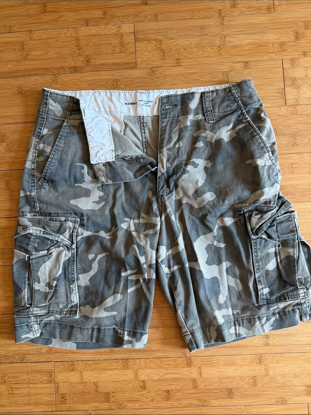 Old Navy Men’s Gray Camo Cargo Shorts